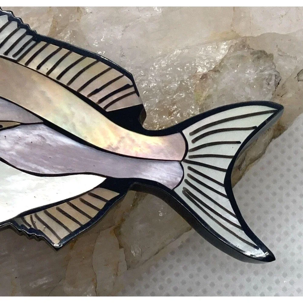 Vintage Scup Porgy Fish Mother of Pearl Inlay‎ Pin Brooch Animal Nature Wildlife